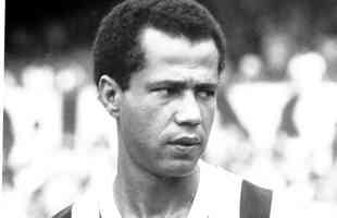 Luisinho - O zagueiro disputou a Copa de 1982 como representante do Atltico, ao lado dos companheiros Toninho Cerezo e Eder Aleixo 