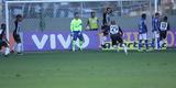 Fred comemora gol de falta marcado pelo volante Rafael Carioca, aos 13 minutos
