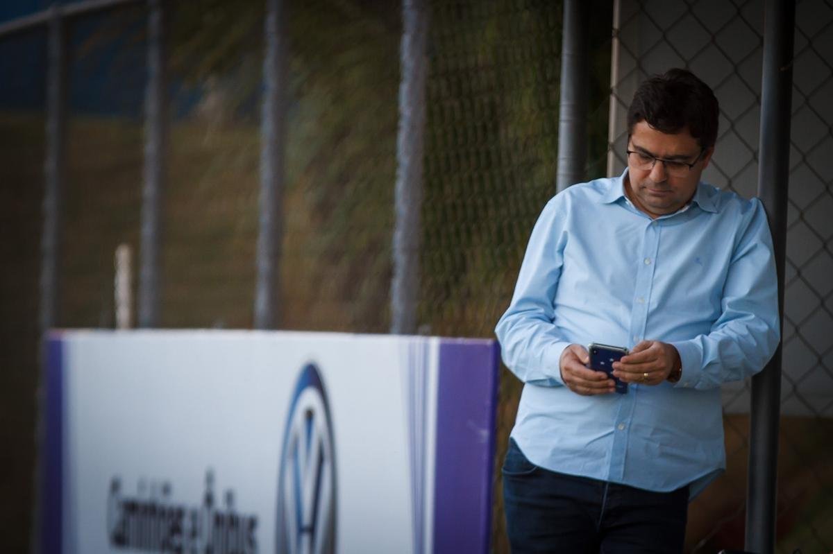 10/10/2019 - seis dias depois da sada de Nonato, outro grande piv da crise celeste tambm deixou o Cruzeiro. Principal responsvel pela maioria das decises do clube desde a eleio do presidente Wagner Pires de S, em 2017, Itair Machado entrou em acordo para deixar o cargo de vice-presidente de futebol. Seus atos na Raposa tambm so investigados pela Polcia Civil e Ministrio Pblico. 