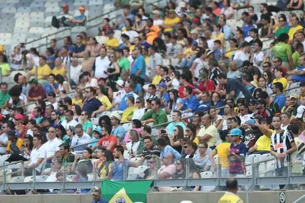 Mineiro ficou colorido nesta quarta-feira com camisas de clubes e selees em duelo da Olimpada