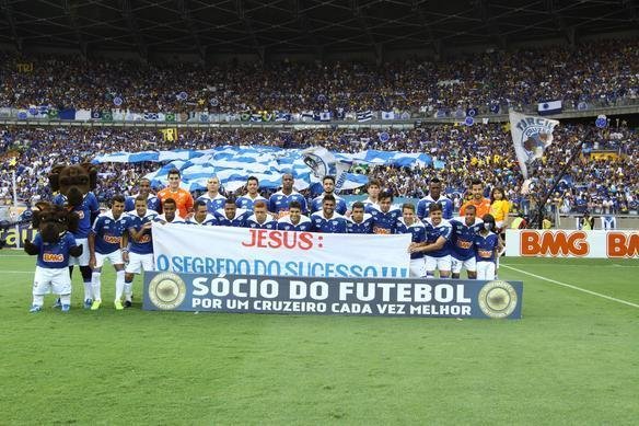 Partida vlida pela 33 rodada do Brasileiro, no Mineiro