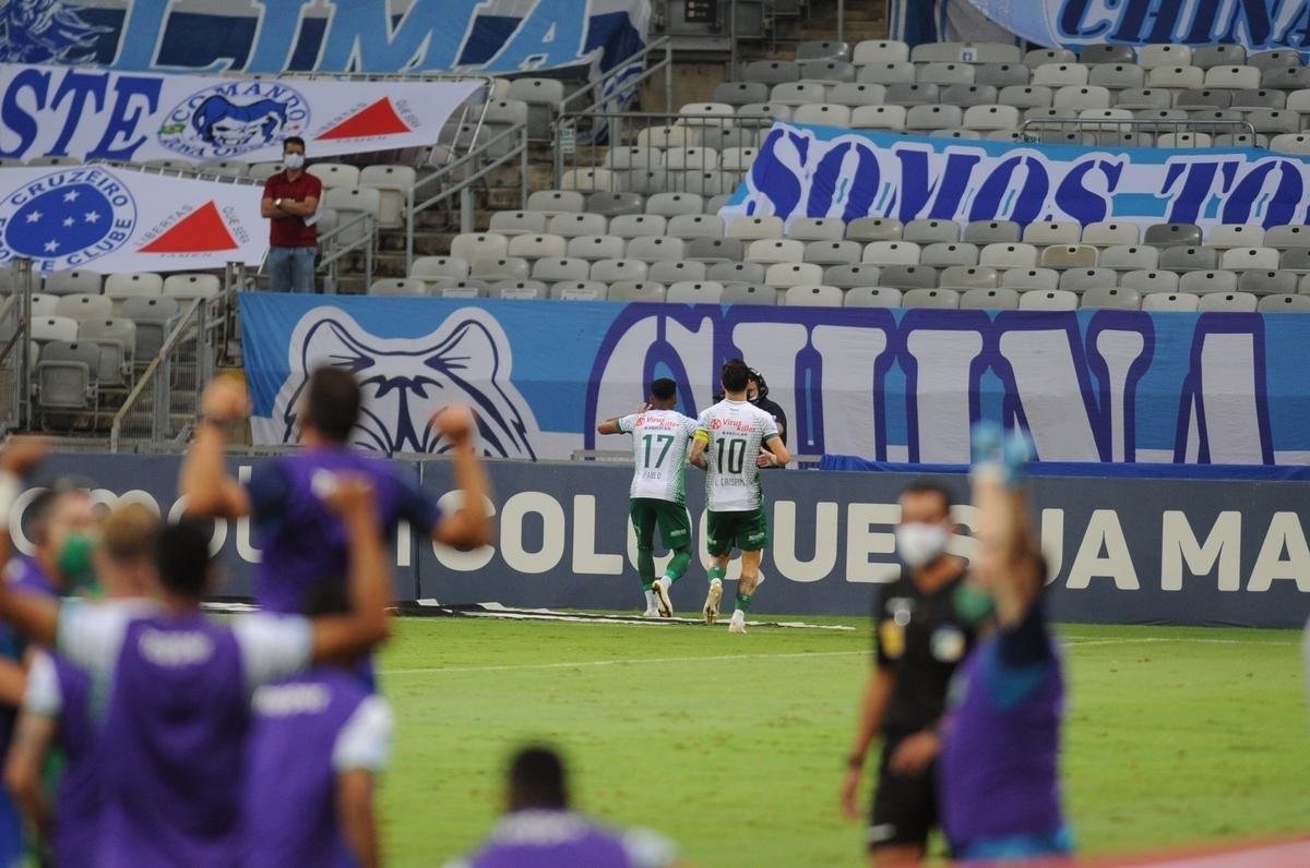 Pablo recolocou o Guarani em vantagem no Mineiro com arremate de cabea: 2 a 1