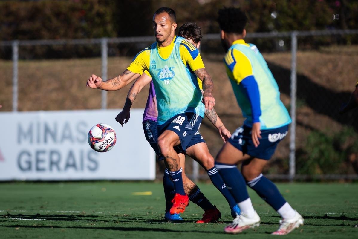 Fotos do treino do Cruzeiro na tarde desta quinta-feira (19/8), na Toca da Raposa II, em Belo Horizonte. Time fechou a preparao para enfrentar o Confiana, s 21h30 desta sexta-feira, no Mineiro