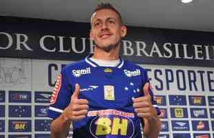 Uillian Correia (2015) - contratado ao Cear em agosto de 2015 por R$ 1,5 milho, o volante fez apenas trs partidas com a camisa do Cruzeiro. Como atleta do clube, foi emprestado duas vezes: a Santa Cruz, em 2015, e ao Vitria, em 2017.