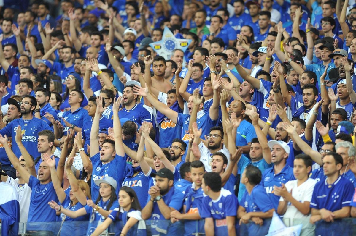 Torcedores do Cruzeiro coloriram Mineiro de azul em deciso da Copa do Brasil contra o Flamengo