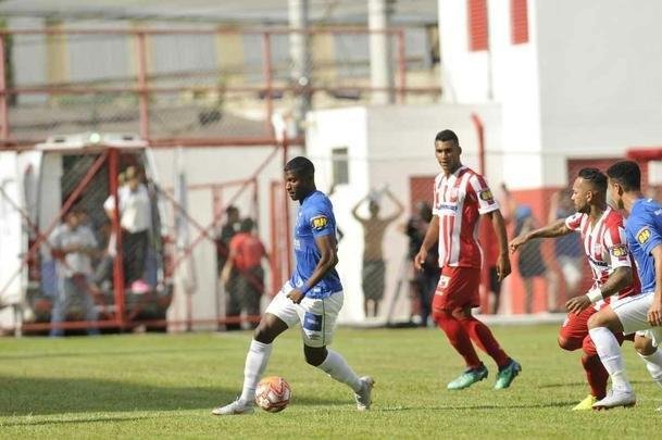 Fotos do duelo entre Villa Nova e Cruzeiro, neste domingo