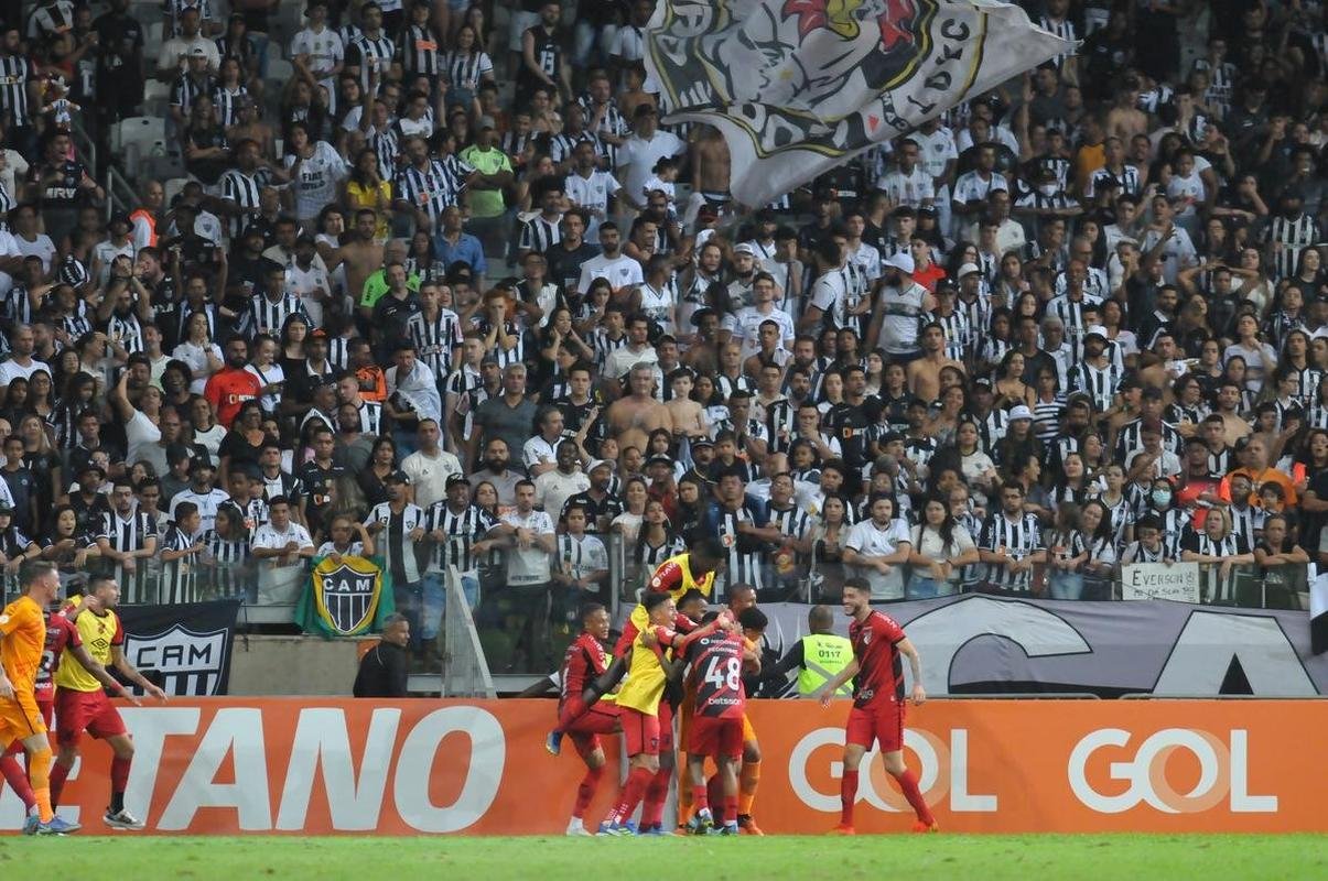 Fotos da partida entre Atltico e Athletico-PR, neste domingo (7), no Mineiro, pela 21 rodada do Campeonato Brasileiro