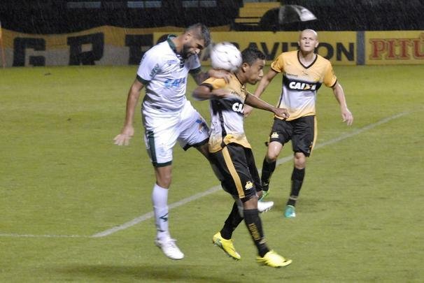 Fotos da vitria de virada do Amrica sobre o Cricima no Estdio Heriberto Hulse, em Cricima, pela Srie B