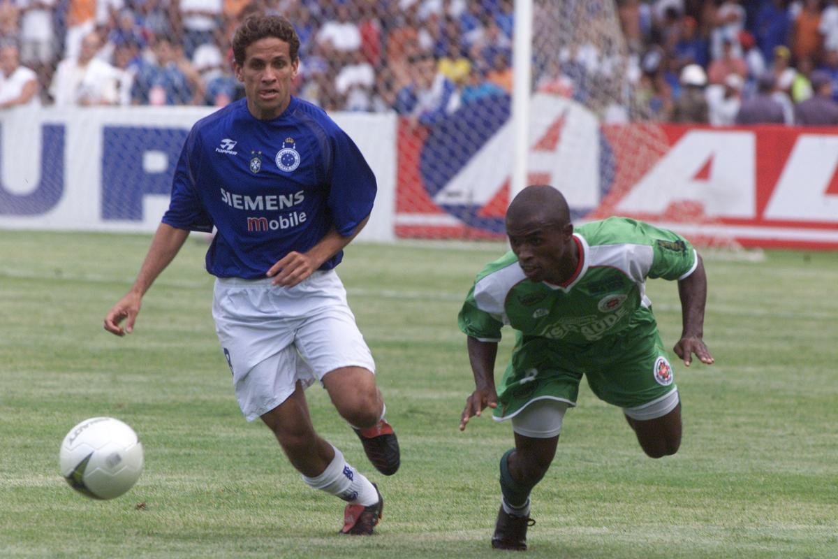 Atacante Jean (Flamengo: 2002-2004, 2005 / Cruzeiro: 2004-2005): 146 jogos por Flamengo (32 gols)