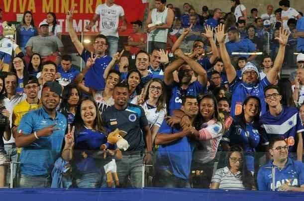 Imagens da torcida e da partida entre Cruzeiro e Santos, no Mineiro