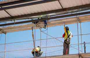 Ideia  mostrar a realidade das obras de construo do estdio do Galo
