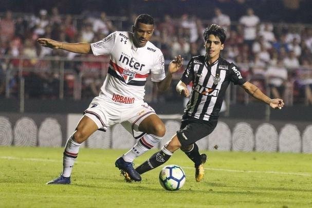 Atlético saiu atrás, conseguiu virada com Róger Guedes e Ricardo Oliveira, mas cedeu empate no Morumbi