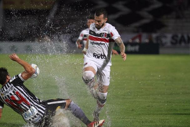 Santa Cruz e Botafogo-PB se enfrentaram pela 12ª rodada da Série C do Campeonato Brasileiro para se manterem na briga pelo G4