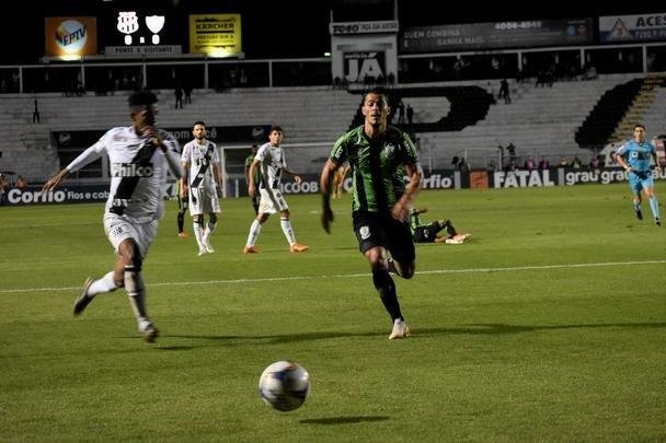 Com dois a menos durante boa parte do segundo tempo, o Coelho fez valer a superioridade numrica e bateu a Macaca por 1 a 0