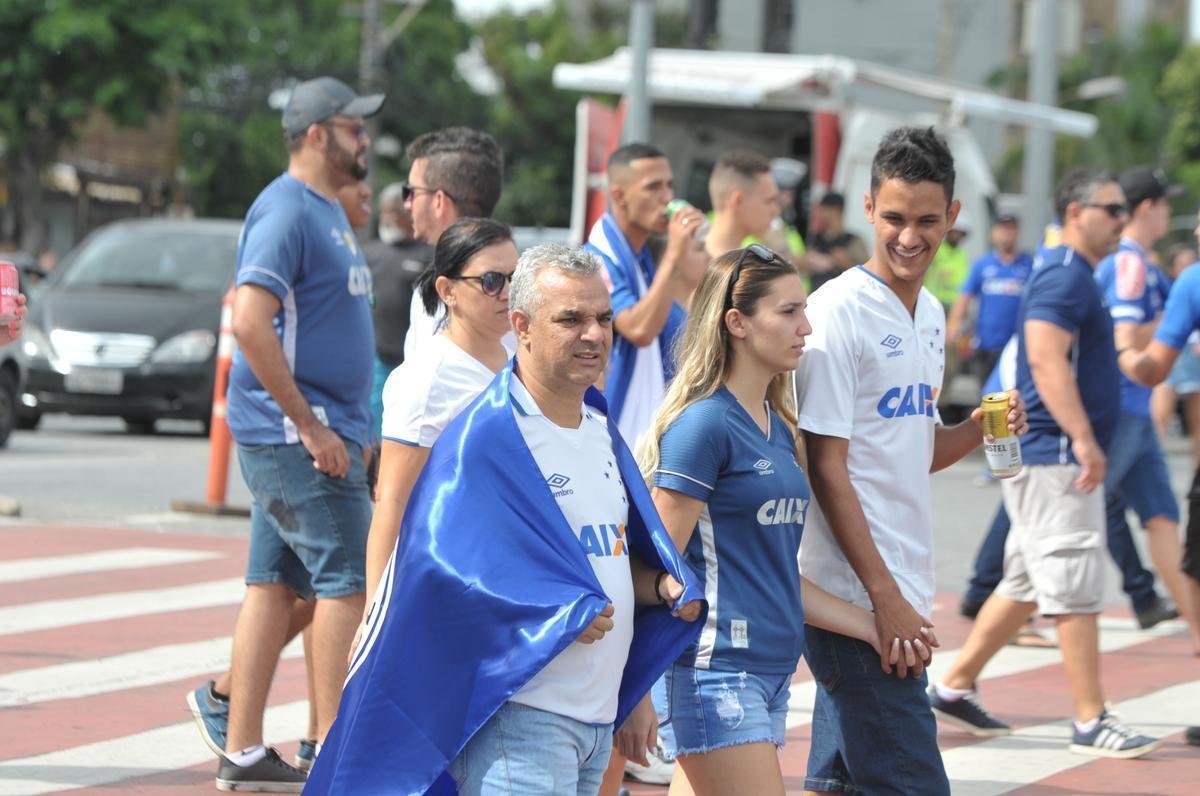 Fotos da torcida do Cruzeiro no primeiro clssico da final do Mineiro, contra o Atltico, no Mineiro