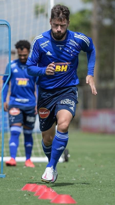 Fotos do primeiro treino de Rafael Sobis na volta ao Cruzeiro, nesta segunda