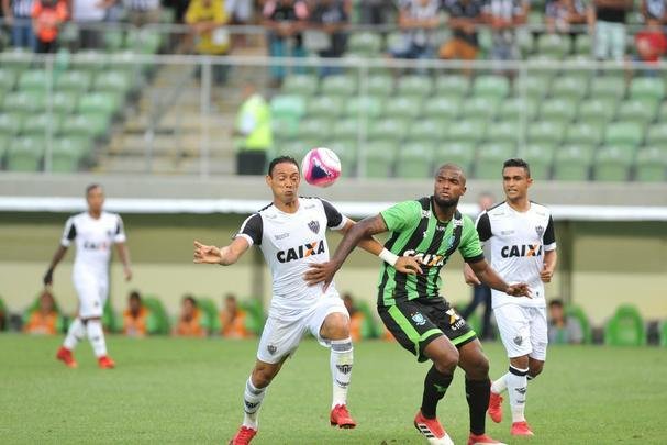 Depois de lances polmicos, Atltico confirmou vitria com gols de Rger Guedes e Ricardo Oliveira