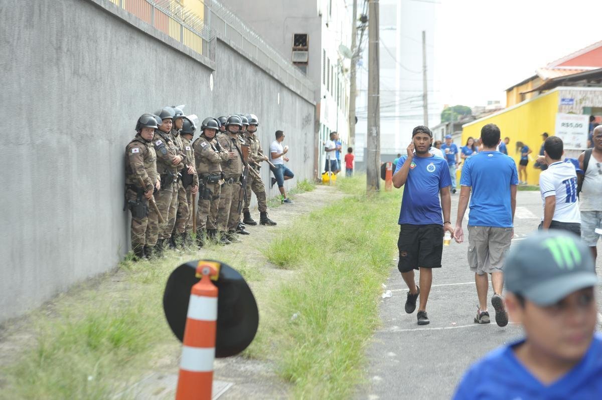 Imagens das torcidas de Amrica e Cruzeiro no clssico deste domingo, no Independncia, pela partida de ida da semifinal do Campeonato Mineiro