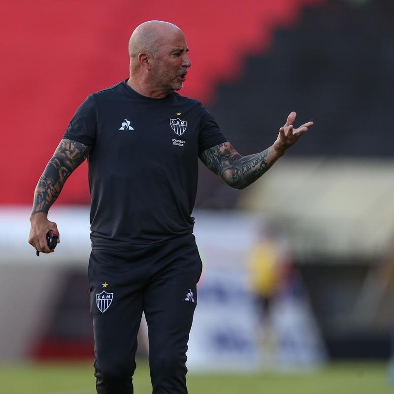 Em duelo pela 37 rodada do Brasileiro, o Atltico vence o Sport, na Ilha do Retiro, por 3 a 2