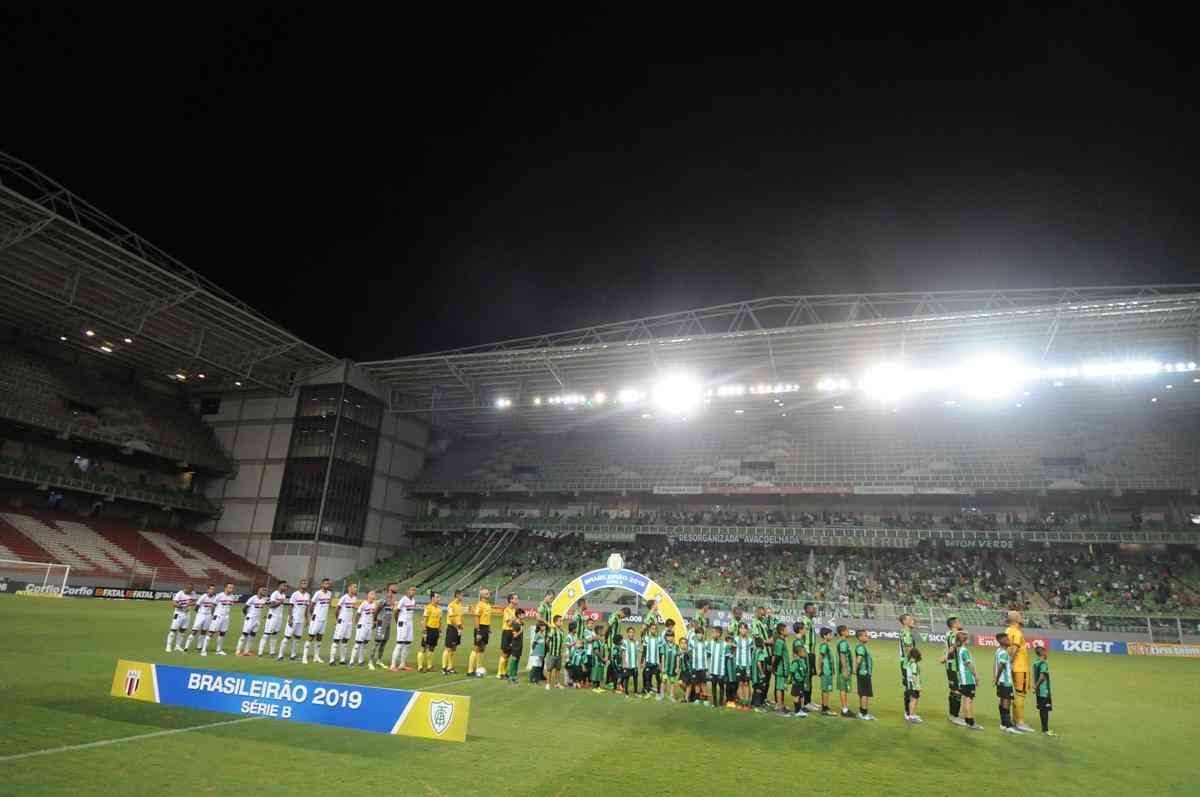 Fotos do primeiro tempo da partida entre Amrica e Botafogo-SP, no Independncia