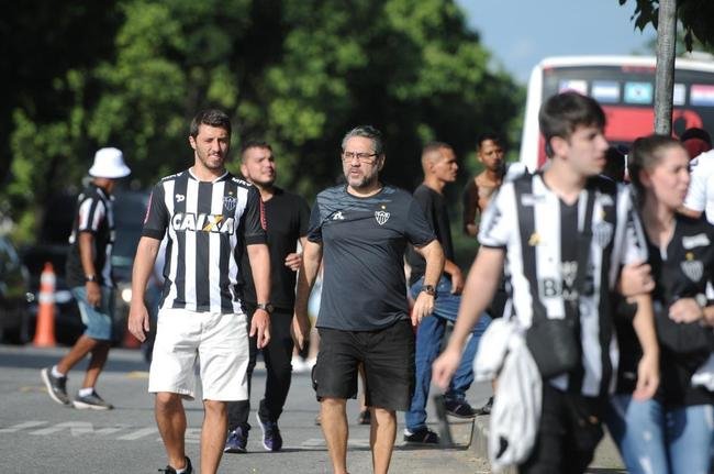 Fotos da chegada da torcida do Atltico ao Mineiro para o clssico contra o Cruzeiro pela nona rodada do Mineiro 