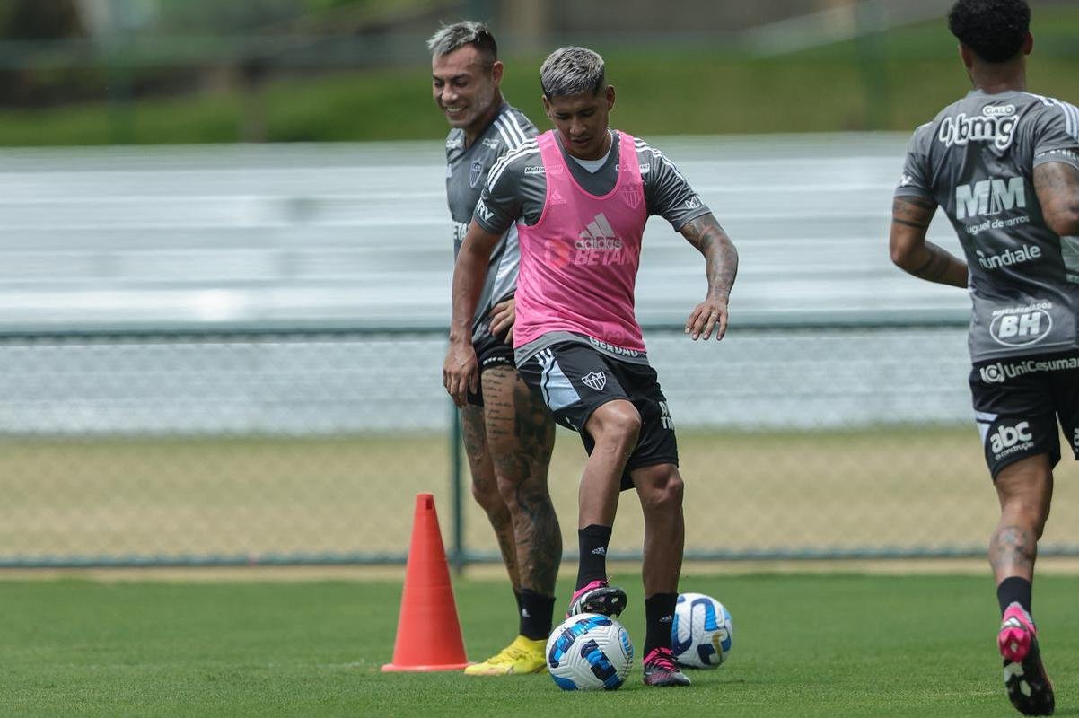 Atltico teve um dia de folga aps o empate com o Cruzeiro no clssico. Elenco de Coudet retomou atividades na Cidade do Galo na tarde desta quarta-feira (15/2).