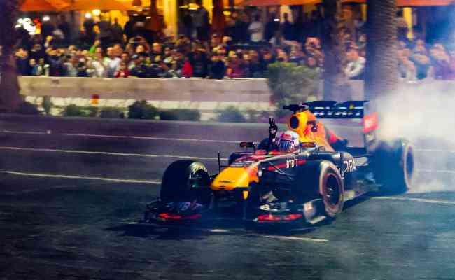 Em parceria com a Red Bull, Ford voltar  F1