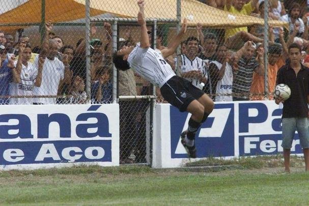 23º - Alessandro - 2003 - 21 jogos / 6 gols - 0,28 por jogo