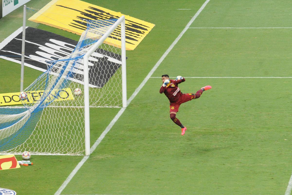 Fotos do duelo entre Cruzeiro e Sampaio Corra, no Mineiro, pela 14 rodada da Srie B do Campeonato Brasileiro