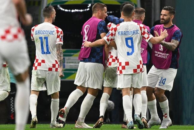 Lances da partida entre Japo e Crocia, pelas oitavas de final da Copa do Mundo.