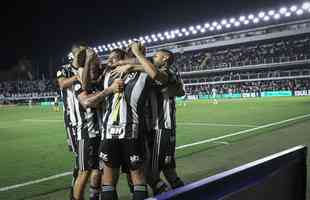 Fotos do jogo entre Santos e Atltico na Vila Belmiro, em Santos, pela 30 rodada do Campeonato Brasileiro