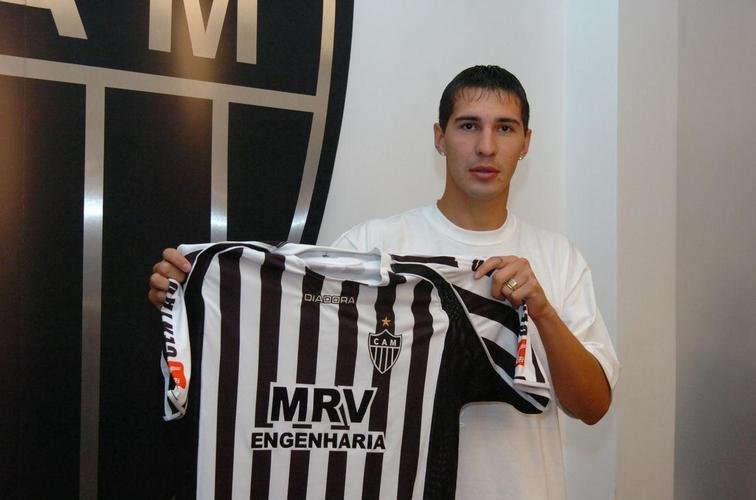 Jonathan Fabbro - Argentino de Buenos Aires, Jonathan Fabbro passou por 12 clubes na carreira. Contratado pelo Atlético em 2006, o meio-campista não se firmou e atuou apenas quatro vezes com a camisa alvinegra. A passagem pelo Galo durou quatro meses. Nesse período, não marcou gols.