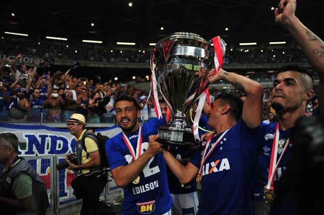 Festa do Cruzeiro com a conquista do Campeonato Mineiro sobre o Atltico