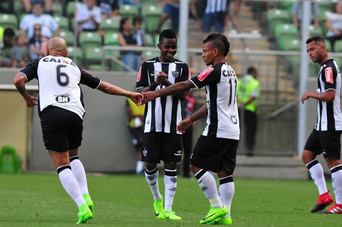 Uniforme principal do Atltico utilizado at abril de 2017