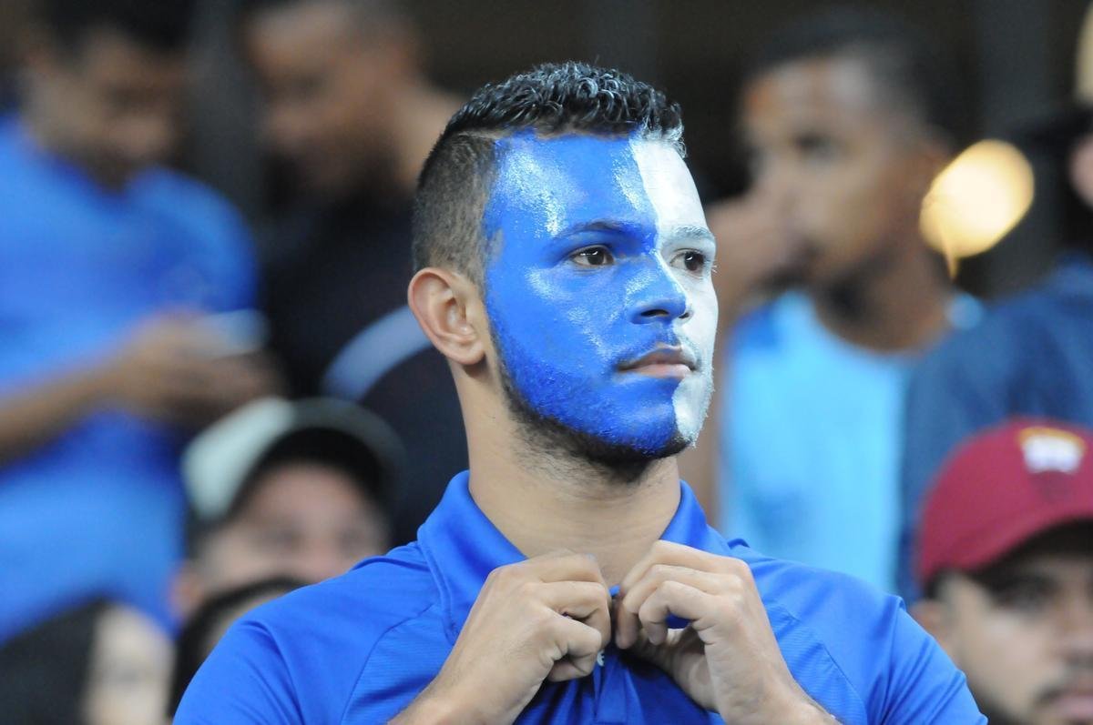 Fotos da torcida cruzeirense, no Mineiro, na partida contra o Inter, pela semifinal da Copa do Brasil