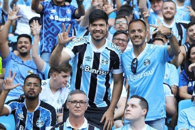 Luis Surez foi apresentado na Arena Grmio nesta quarta-feira (4/1)