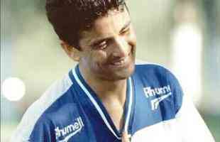 Atacante Bebeto (Flamengo: 1983-1989, 1995 / Cruzeiro: 1997): 310 jogos por Flamengo (151 gols) e 1 jogo por Cruzeiro