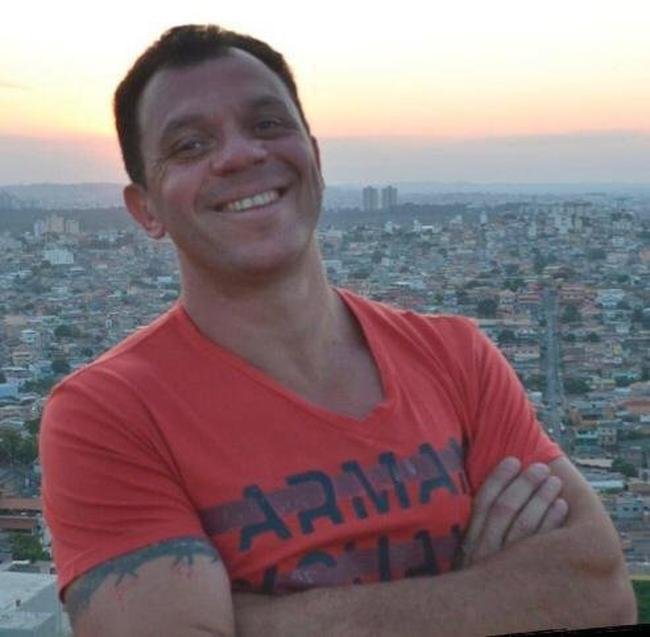 Rubo (PP) - Rubem Rodrigues de Oliveira Jnior disputou, neste ano, sua primeira eleio, sendo escolhido por 3.788 pessoas. Por atuar em coberturas esportivas na empresa em que trabalha, ele preferiu no revelar para qual time torce. 