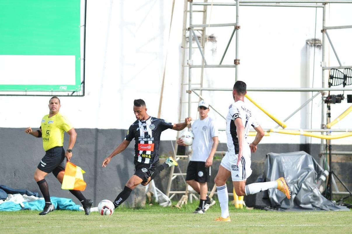 Fotos do jogo entre Athletic x Atltico, pelo Campeonato Mineiro