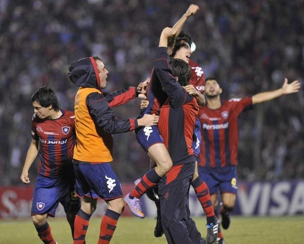 Oitavas de final de 2011: Estudiantes-ARG 0 x 0 Cerro Porteo-PAR (Cerro se classificou em casa nos pnaltis aps novo empate sem gols).
