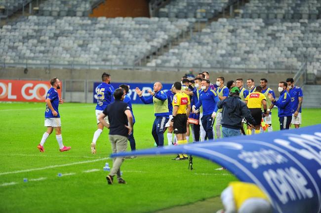 Fotos do jogo entre Cruzeiro e Guarani, no Mineiro, em Belo Horizonte, pela oitava rodada da Srie B do Campeonato Brasileiro de 2021