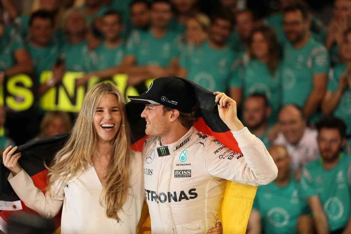 Festa de Nico Rosberg com o ttulo indito na Frmula 1; feito veio com segundo lugar em Abu Dhabi