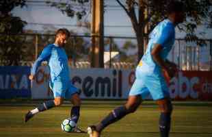 Cruzeiro encerrou preparao para jogo com Palmeiras em treino fechado na Toca da Raposa II