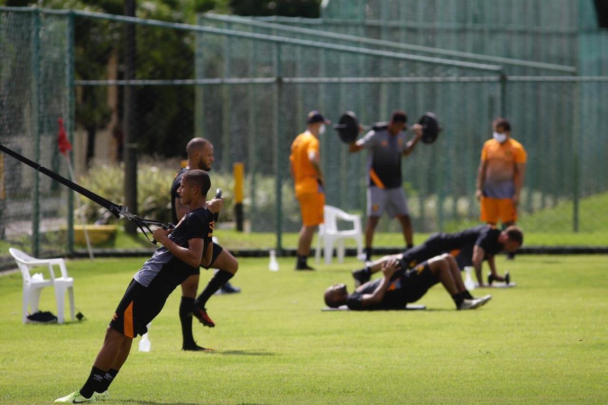Na primeira semana, treinamento será físico, com grupos de 16 atletas. Jogadores são divididos em dois horários, sem contato e respeitando distanciamento