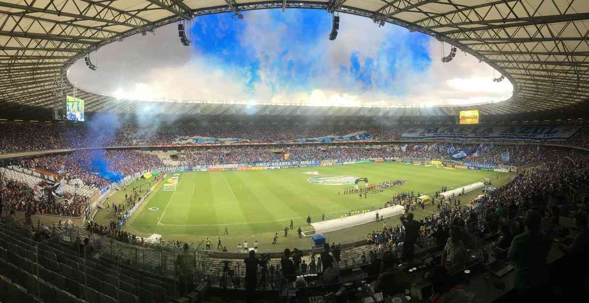 Fotos da torcida do Cruzeiro no primeiro clssico da final do Mineiro