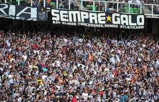 Torcida do Atltico apoiou muito o time no Horto, em duelo contra o Corinthians, e tambm protestou contra anulao do gol de Rger Guedes, no primeiro tempo. Auxiliar viu toque de mo de Ricardo Oliveira antes do arremate final.