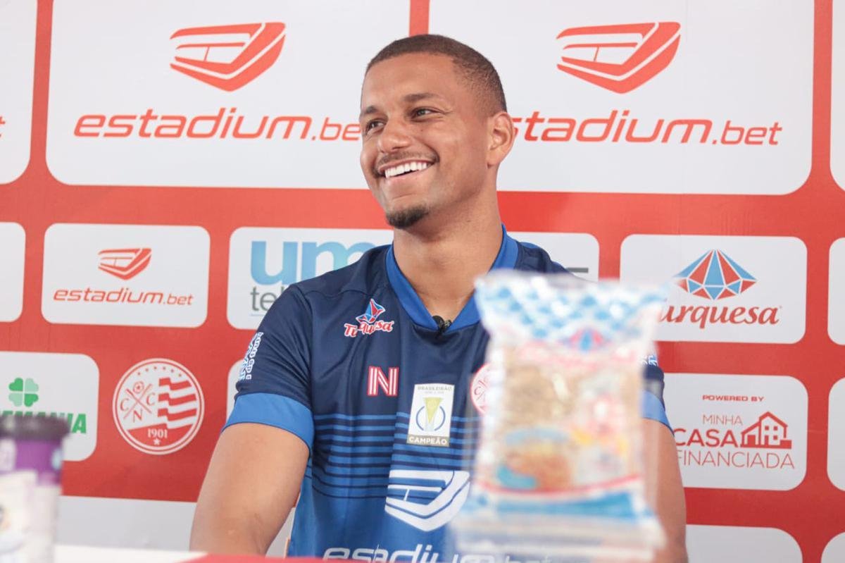 Jogador, que se destacou no Santa Cruz e estava no Athletico-PR, chega por empréstimo