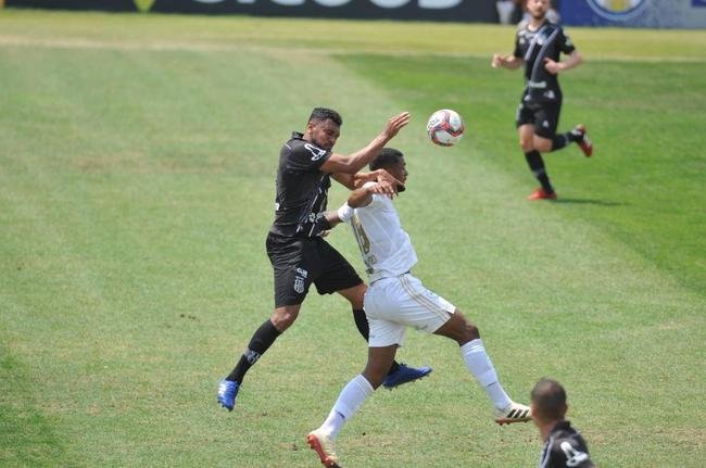 Cruzeiro e Ponte Preta se enfrentaram numa manh de forte calor em Sete Lagoas