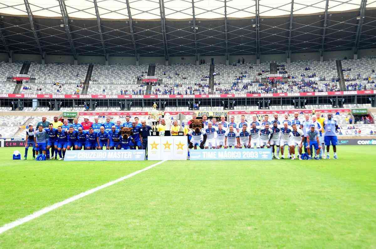 Cruzeiro: time campeo da Trplice Coroa de 2003 venceu equipe de masters por 2 a 1, neste domingo, em jogo festivo realizado no Mineiro