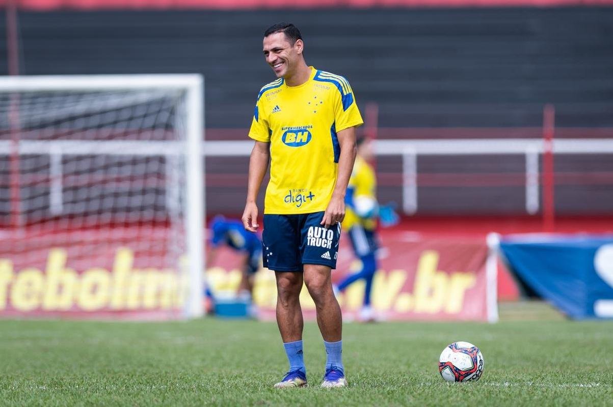 Rmulo - Como foi contratado em 2021, seu nome no consta no balano divulgado pelo Cruzeiro.